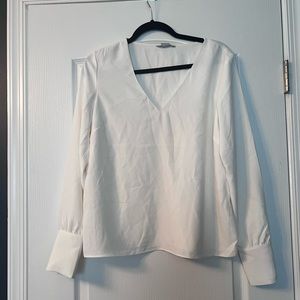 H&M women’s v beck blouse. Size US 8, NWT